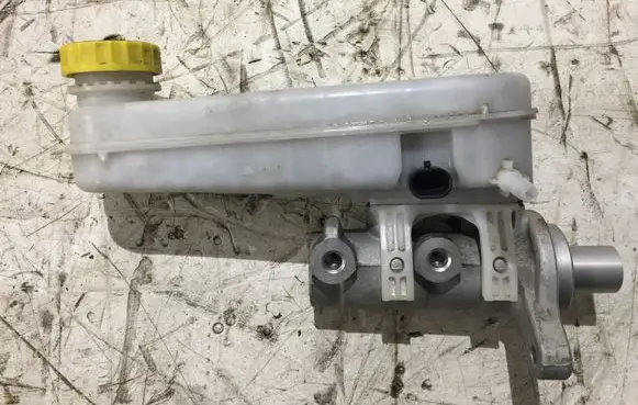Master brake cylinder