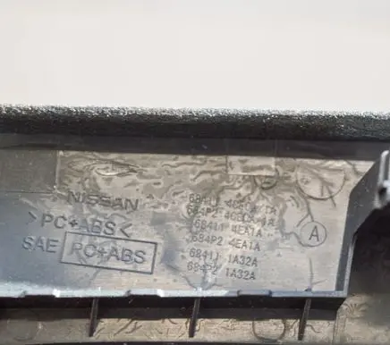 Nissan Qashqai Dashboard glove box trim