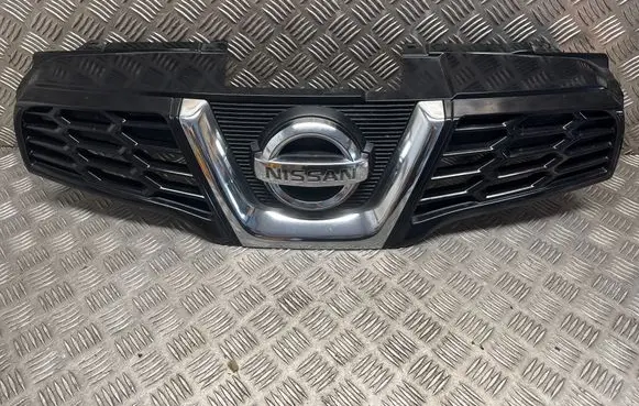 Nissan Qashqai Front bumper upper radiator grill 62310BR00A