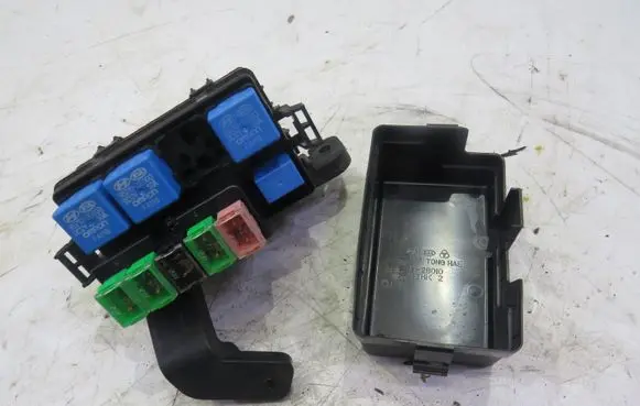 KIA Sorento Relay mounting block 91415-2p684