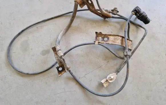 Toyota Hilux (AN10, AN20, AN30) ABS brake wheel speed sensor 895420K020
