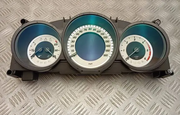 Mercedes-Benz CLS C218 X218 Speedometer (instrument cluster) A2189005503