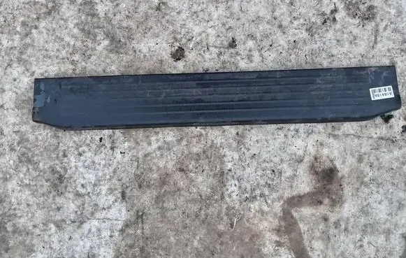 Front sill trim cover
