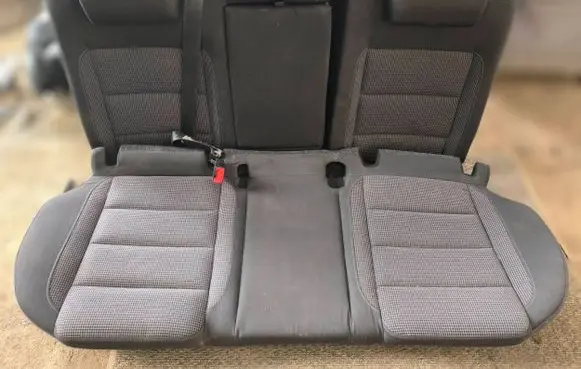 Volkswagen Golf VI Second row seats 