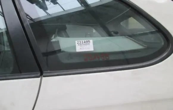 Volkswagen Golf V Rear side window
