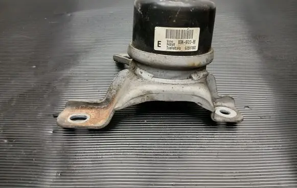 Volvo V60 Engine mount bracket 8G9N6F012