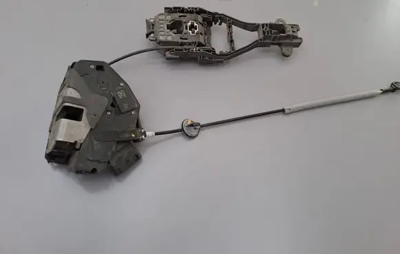 Volvo V60 Front door lock 31301738 4141228102 228102