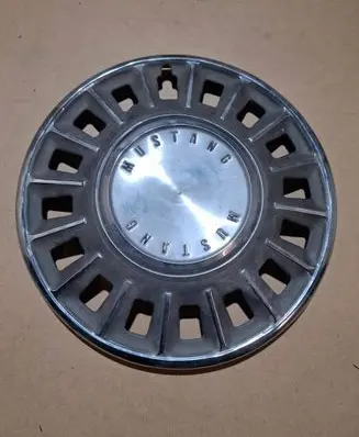 Ford Mustang II R14 wheel hub/cap/trim 