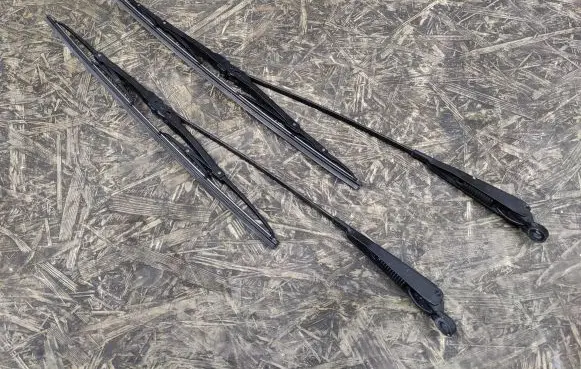Porsche 928 Front wiper blade arm 192237