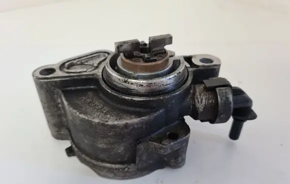 Ford C-MAX I Vacuum pump D1562B