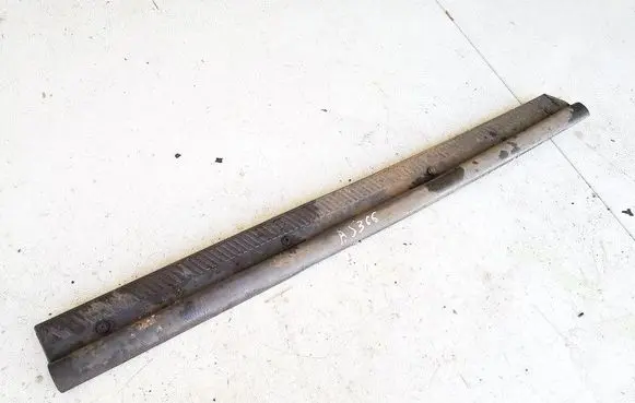 Nissan Navara D22 Front sill trim cover 76952vj200