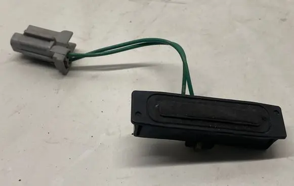 Nissan Qashqai Tailgate/boot open switch button 