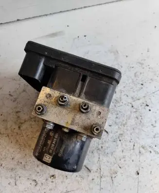 Volkswagen Golf Plus ABS Pump 1K0907379Q 00005305F3 10096003553