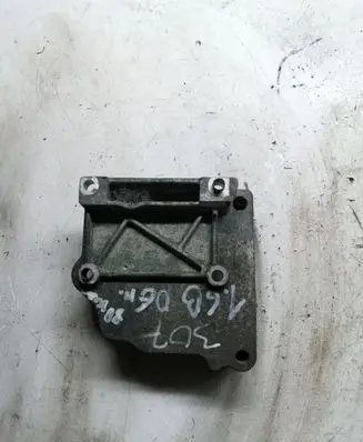 Peugeot 307 A/C compressor mount bracket 9657137480