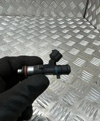 Volkswagen Caddy Fuel injector 06A906031CE 0280158071