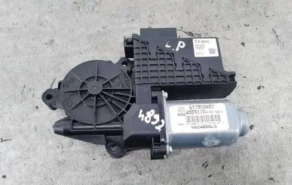 Volkswagen Polo IV 9N3 Front door window regulator motor 6Y2959802400911D