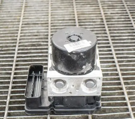 Volvo V40 ABS Pump 3849489 28561140313