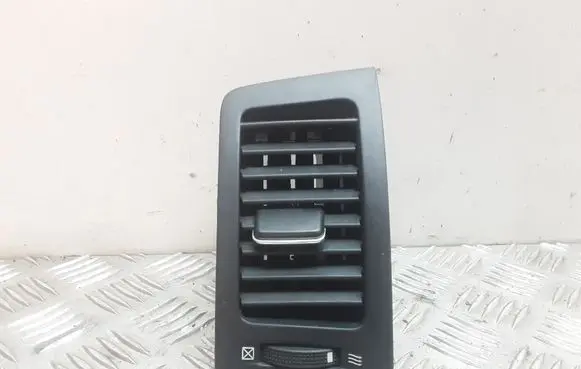 Toyota Corolla Verso E121 Dash center air vent grill
