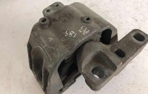 Audi A3 S3 8L Engine mount bracket 1J0199262