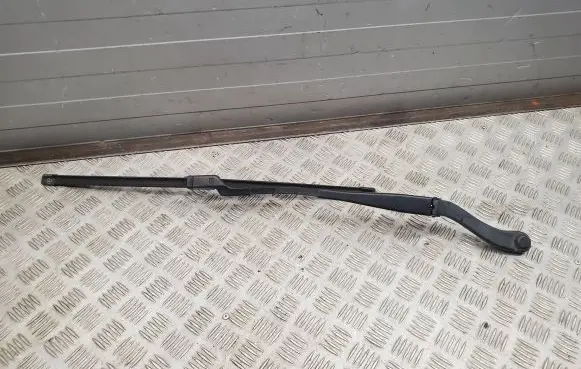 Mercedes-Benz C W204 Front wiper blade arm A2048201844