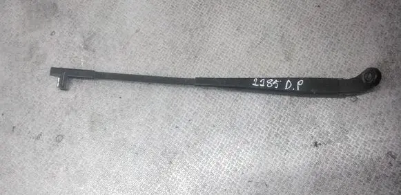 Renault Modus Windshield/front glass wiper blade 8200360824A