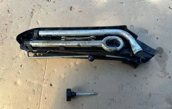 Volkswagen Transporter - Caravelle T5 Tool set 7H0012113 7H0011031