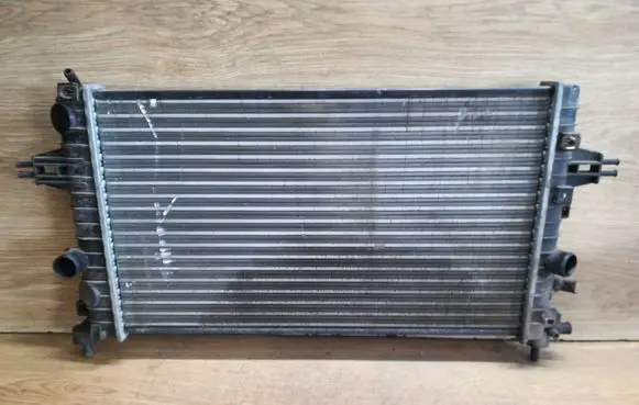 Opel Astra H Coolant radiator 