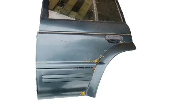 Mitsubishi Pajero Rear door