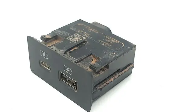 Nissan Qashqai J12 USB socket connector 253316UA0