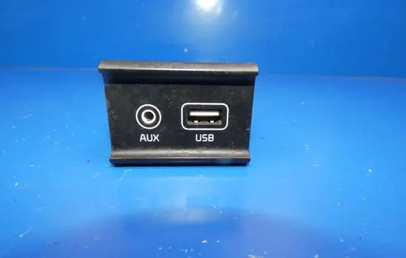 KIA Optima AUX in-socket connector 96120D4500 D4500 JFMC1701110430D