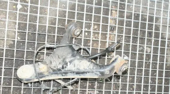 Land Rover Discovery 3 - LR3 Front lower control arm/wishbone