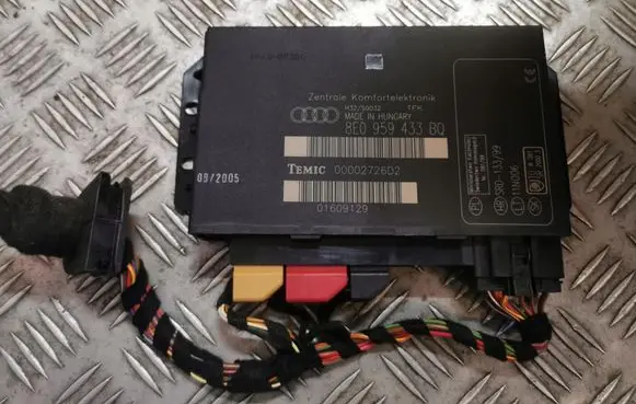 Audi A4 S4 B7 8E 8H Comfort/convenience module 8E0959433BM