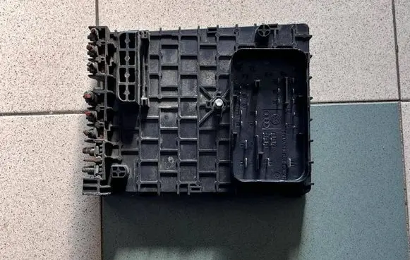 Volkswagen PASSAT B6 Fuse module 3C0937125 63592777 3W0937125