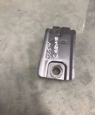 Seat Arona Fender mounting bracket 6F0821432B