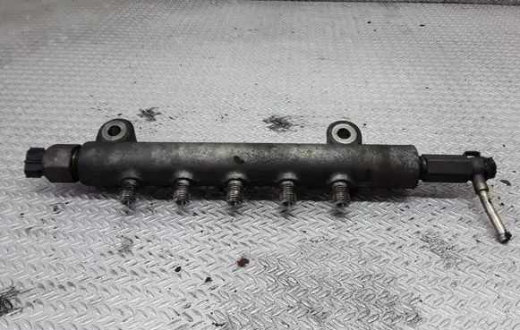 Nissan Primera Fuel main line pipe