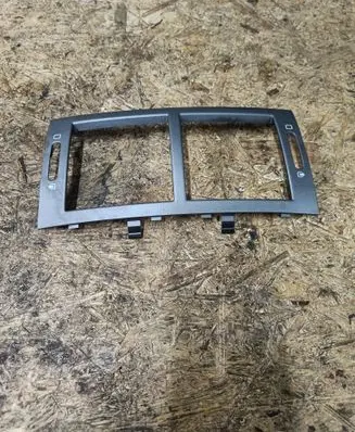 Peugeot 407 Dash center air vent grill 8748