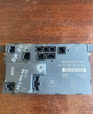 Mercedes-Benz E W211 Door control unit/module 2118208285 00401304