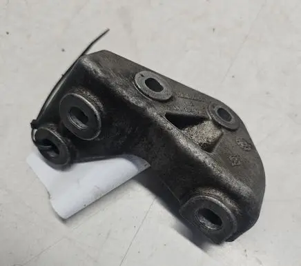 Volvo S40, V40 Engine mounting bracket 7700114619