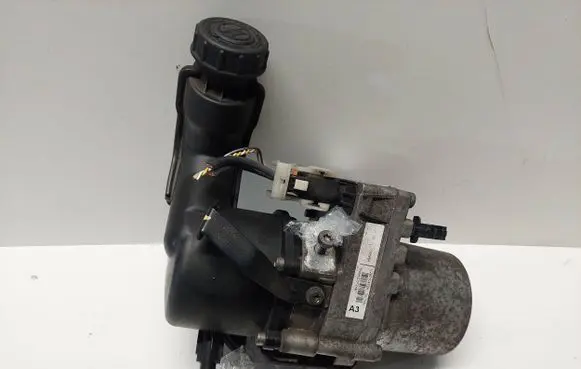 Peugeot 508 Power steering pump 9676154180