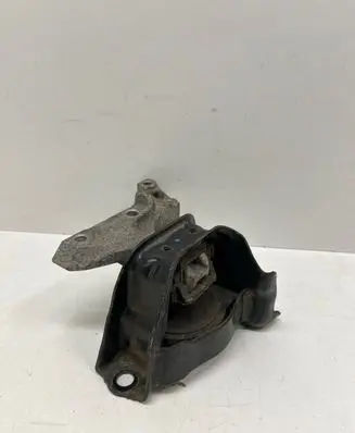 Nissan Note (E12) Engine mount bracket