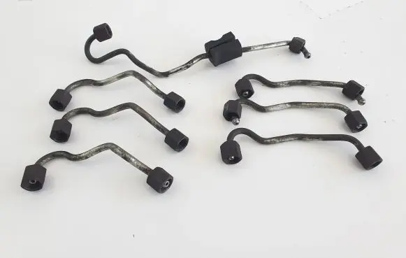 BMW X5 E70 Fuel injector supply line/pipe 