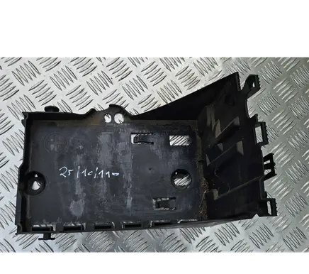 Peugeot 5008 Battery box tray 9689002180