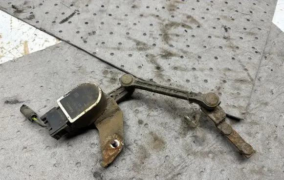 Volvo XC70 Headlight/headlamp level sensor BL3KA