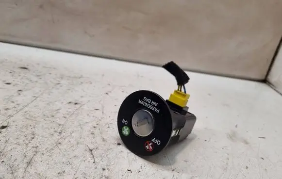 Passenger airbag on/off switch