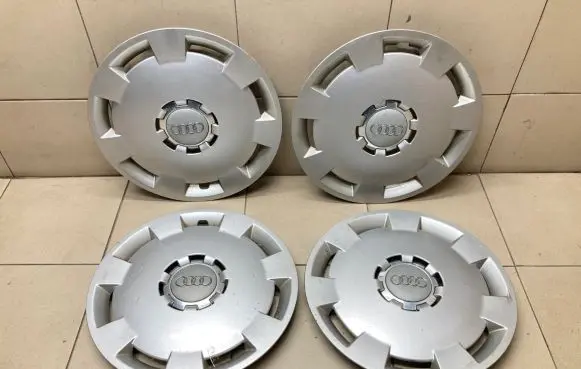 Audi A3 S3 8L R15 wheel hub/cap/trim 8E0601147A