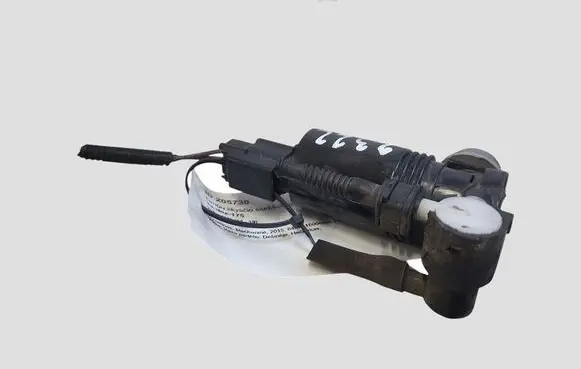 Volvo V40 Windscreen/windshield washer pump 1026810
