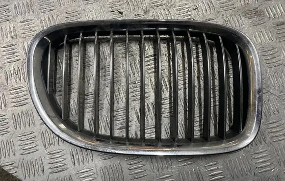 BMW 7 E65 E66 Front bumper upper radiator grill 7211658