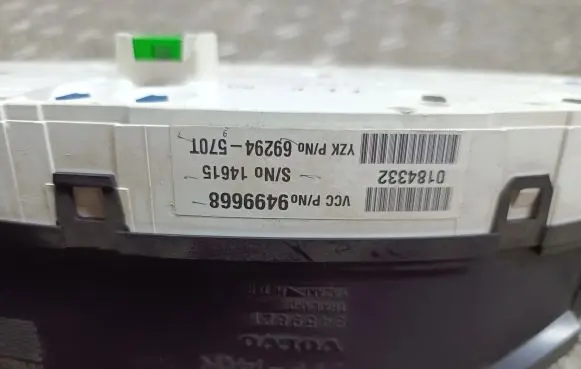 Volvo V70 Speedometer (instrument cluster)