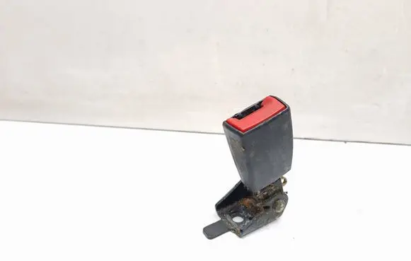 BMW X5 E53 Rear seatbelt buckle 7070185