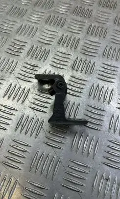 Volkswagen PASSAT B8 Front door upper hinge 8X0831404E